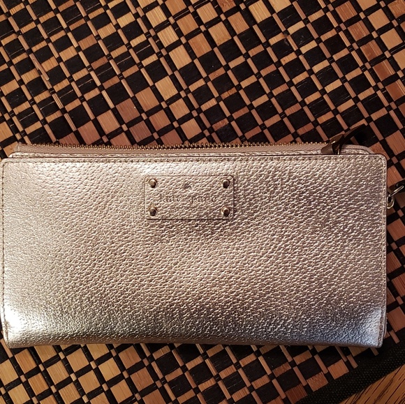 kate spade Handbags - Kate Spade Wristlet-Excellent condition